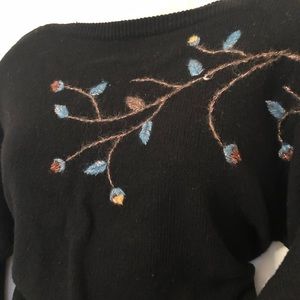 Kenar Black Lambswool Sweater with Flowers szS